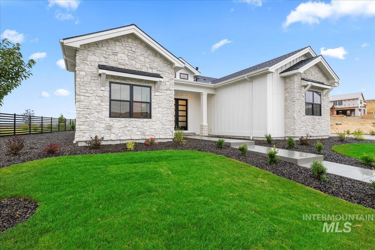 6963 N Cairnhill Way