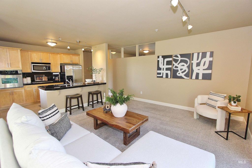 Photo of 406 S 13th St #303, Boise, ID 83702 (MLS # 98979829)