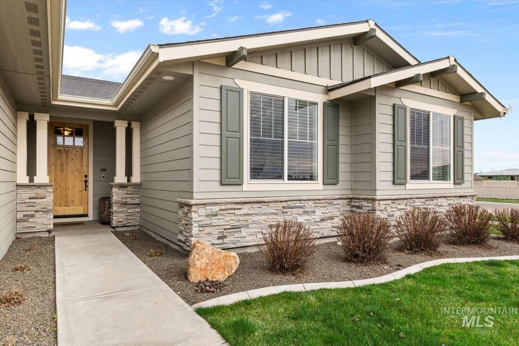 Photo of 1062 W Six Shooter St, Middleton, ID 83644 (MLS # 98976209)