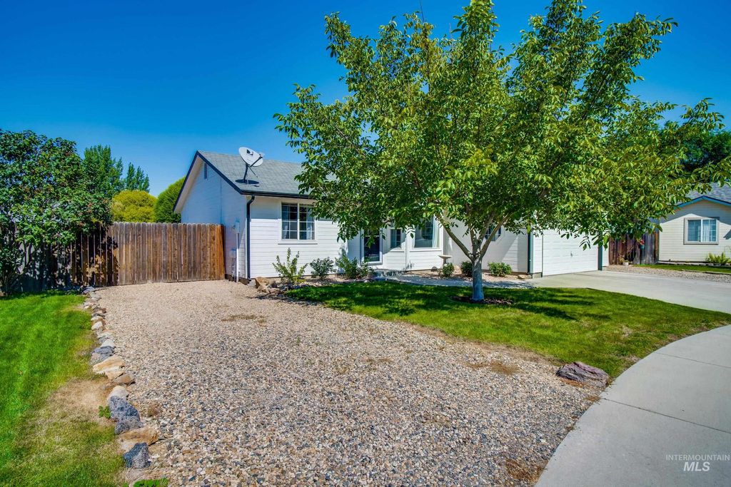Photo of 2416 Louisiana Place, Nampa, ID 83686 (MLS # 98973759)