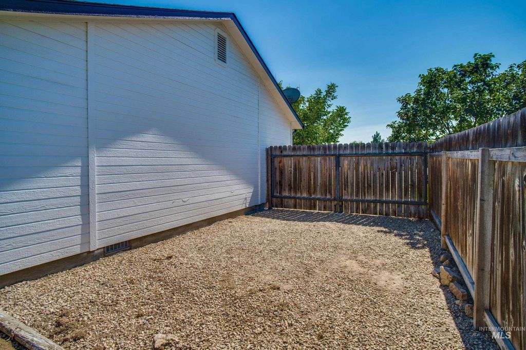Photo of 2416 Louisiana Place, Nampa, ID 83686 (MLS # 98973759)