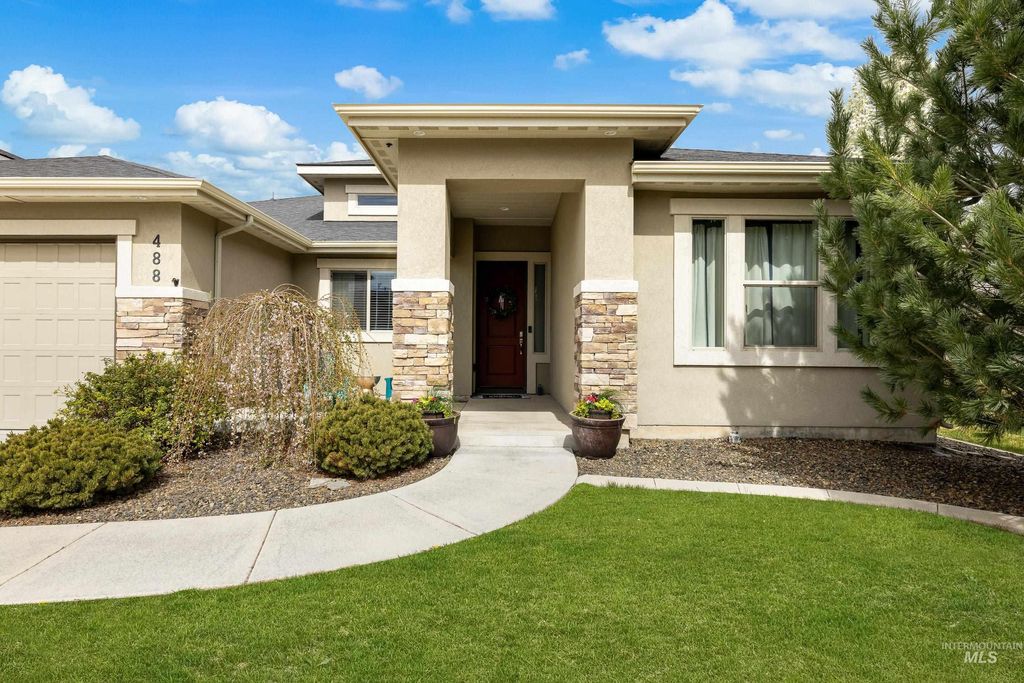 Photo of 488 E Whiskey Flats, Meridian, ID 83642 (MLS # 98979670)