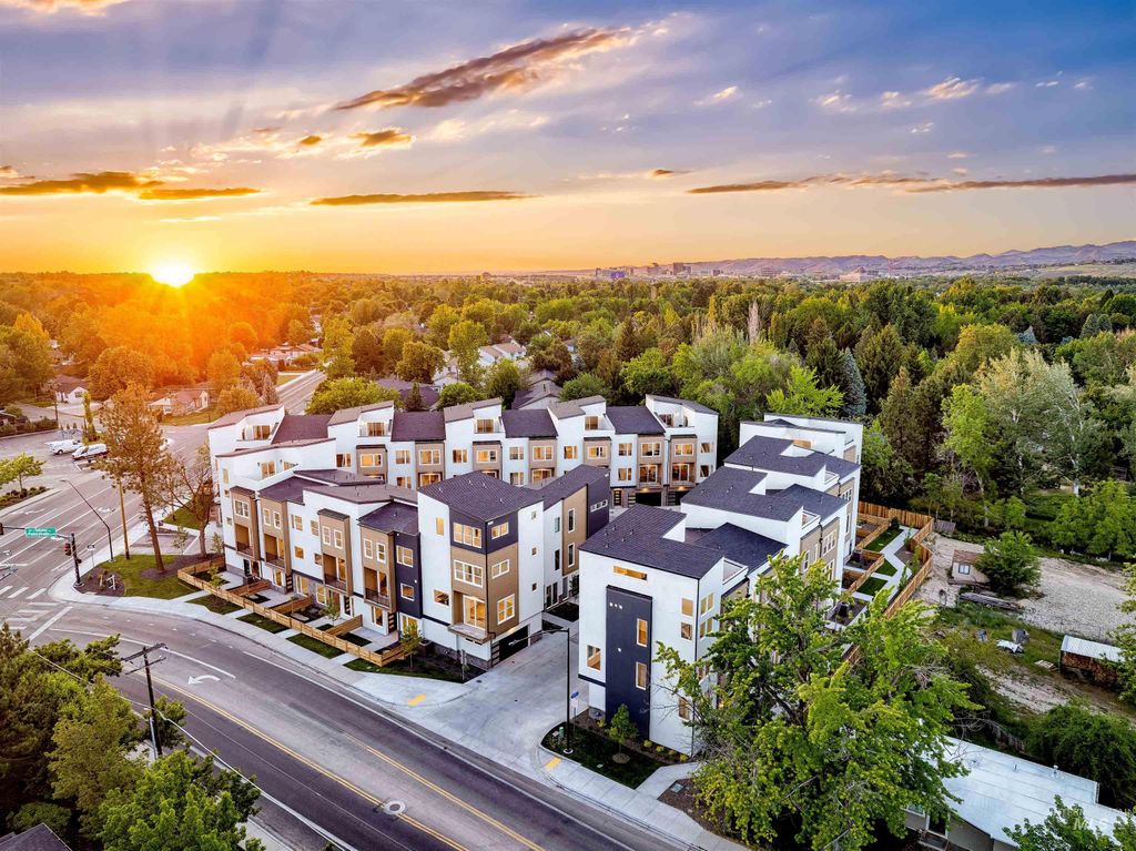 Photo of 2044 S Mackinnon Ln, Boise, ID 83706 (MLS # 98968097)