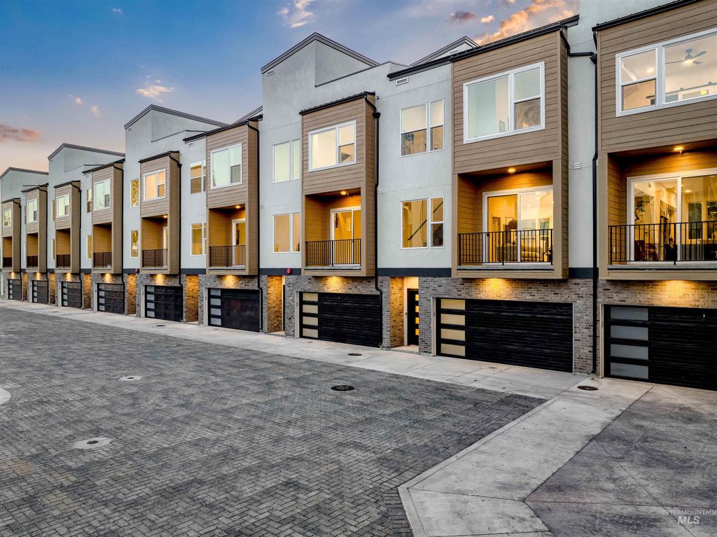 Photo of 2044 S Mackinnon Ln, Boise, ID 83706 (MLS # 98968097)