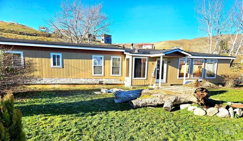 6 Harris Creek Ln Horseshoe Bend ID 83629