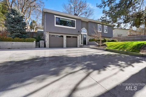 Photo of 5320 W Hill Rd, Boise, ID 83703 (MLS # 98977238)