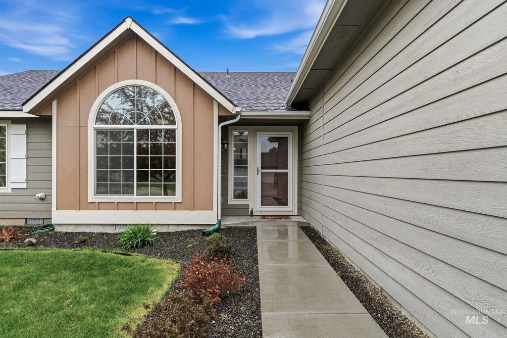 Photo of 1875 N Rosedust Dr, Kuna, ID 83634 (MLS # 98982687)