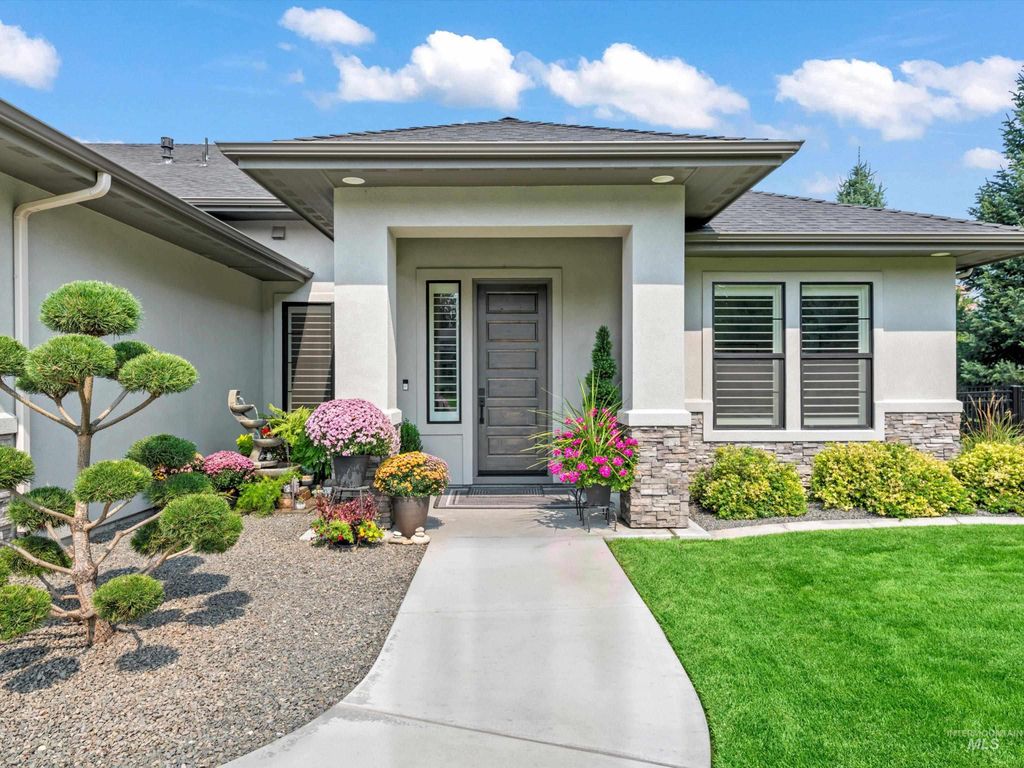 Photo of 1302 W Peak Bello St, Eagle, ID 83616 (MLS # 98977024)