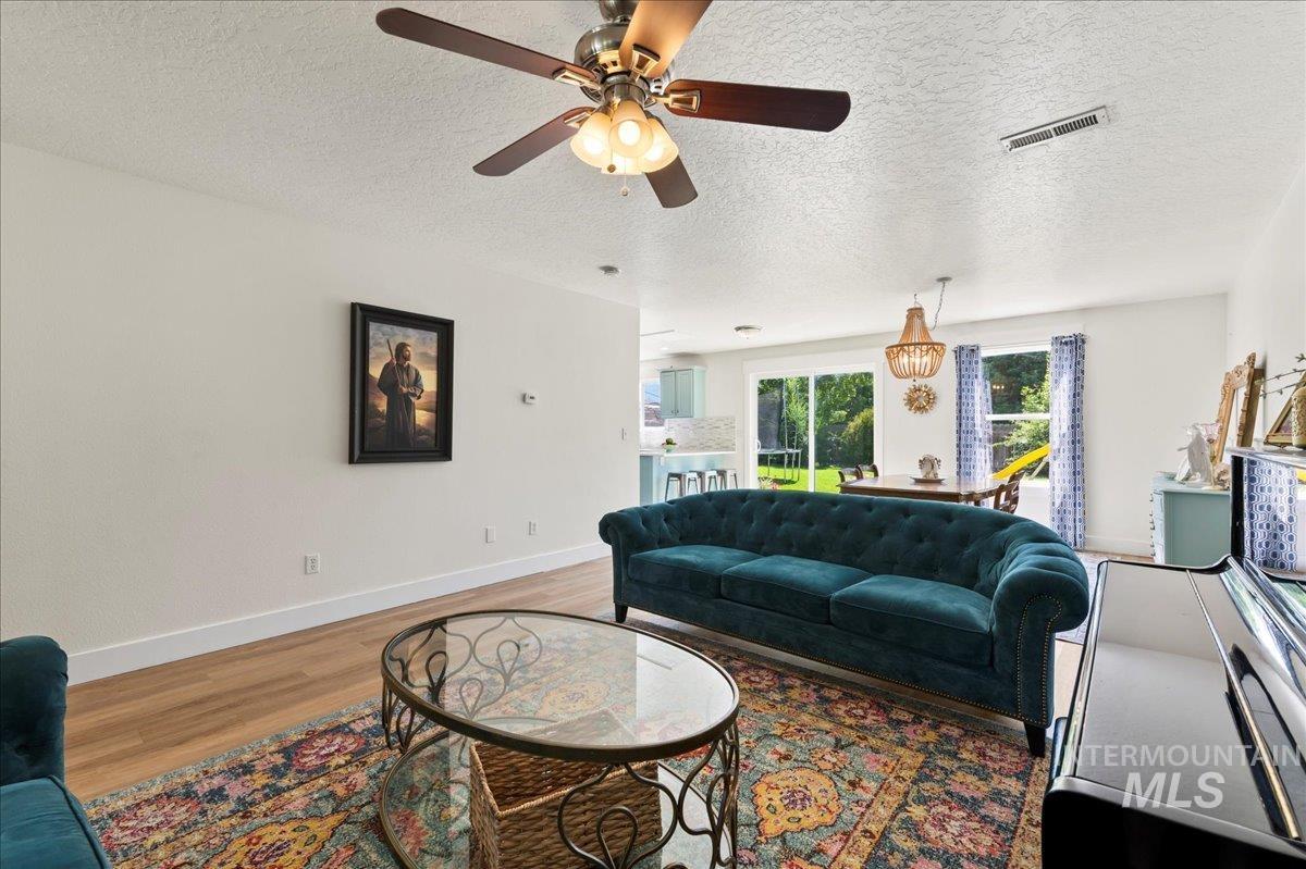 335 E Willowcreek Dr