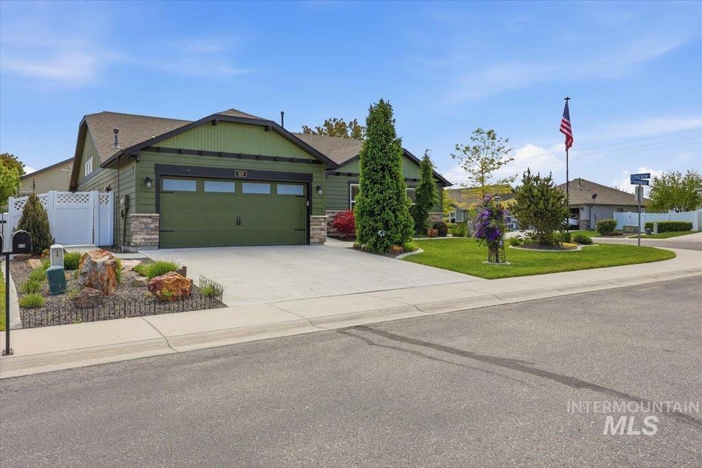 Photo of 519 W Thornwood ST, Nampa, ID 83686 (MLS # 98986155)