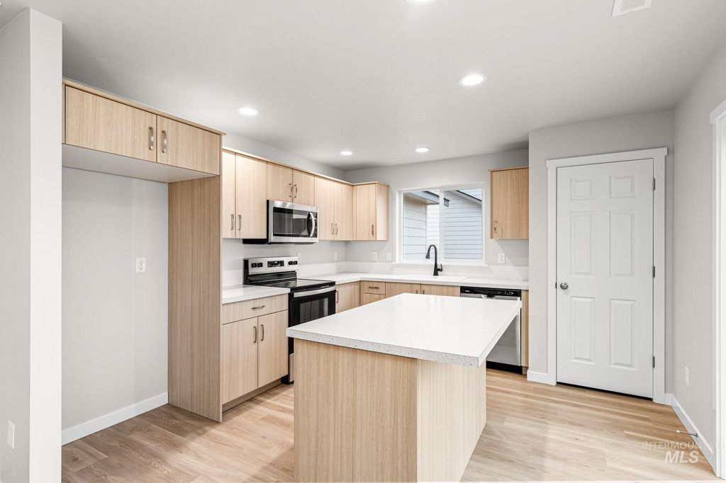 Photo of 16590 Dunning Way, Caldwell, ID 83607 (MLS # 98983776)