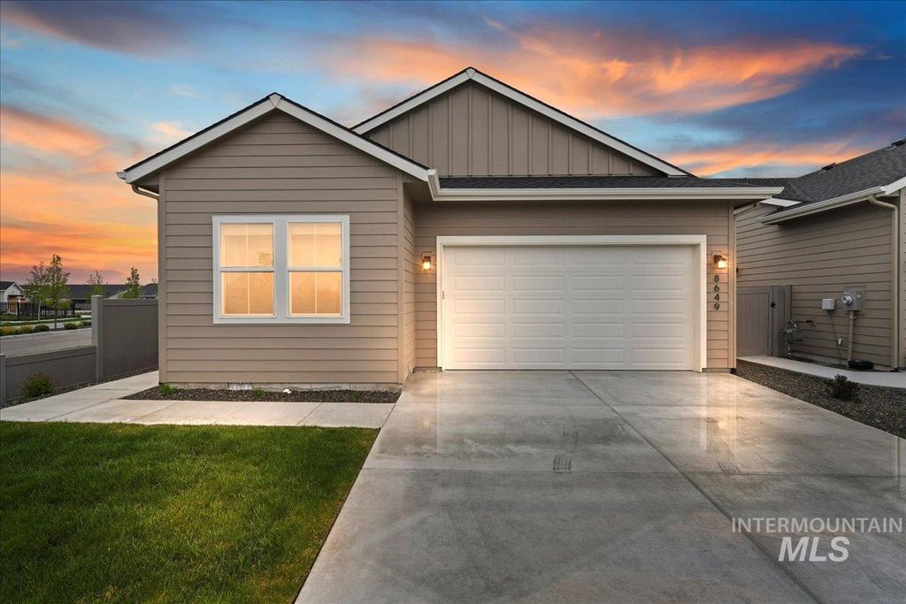 Photo of 8649 W Chamblee St, Star, ID 83669 (MLS # 98979725)