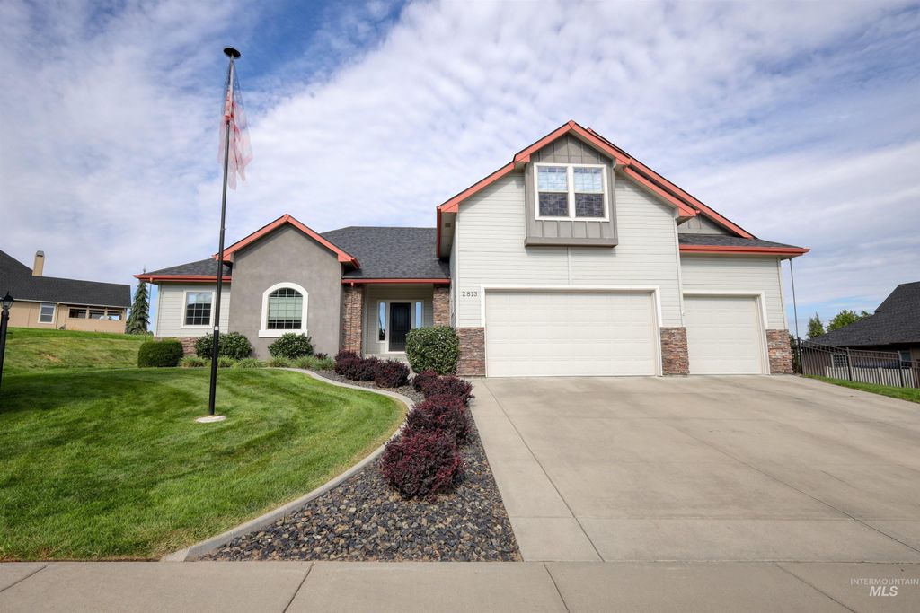 Photo of 2813 S Bayhill Ct, Nampa, ID 83686 (MLS # 98983374)