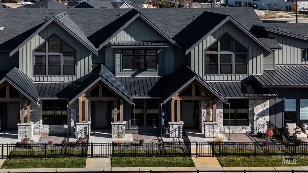 Photo of 2162 W Freya Ct, Eagle, ID 83616 (MLS # 98968875)