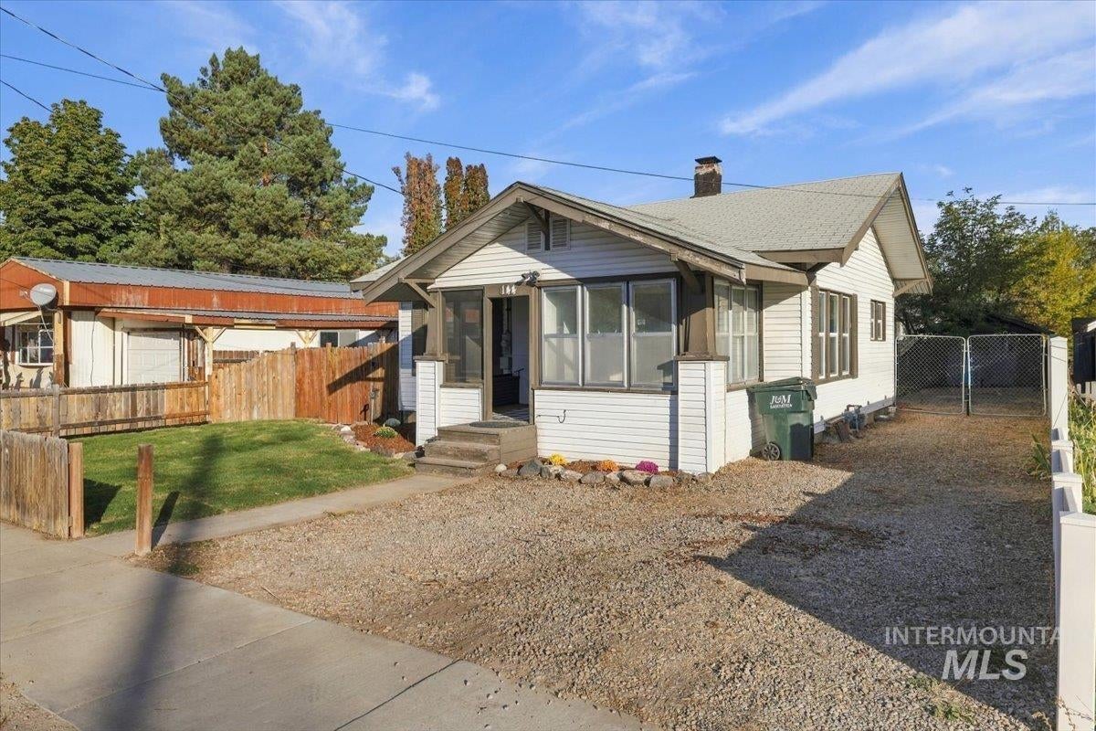 144 W 4th St
