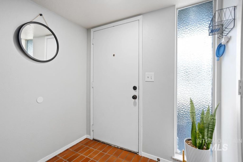 Photo of 4950 N Bitterbrush Dr, Boise, ID 83703 (MLS # 98977003)