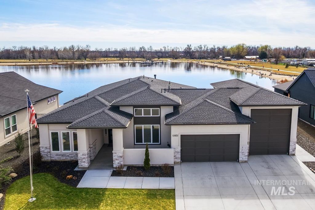 Photo of 10651 W Otter Rock Dr, Star, ID 83669 (MLS # 98977829)