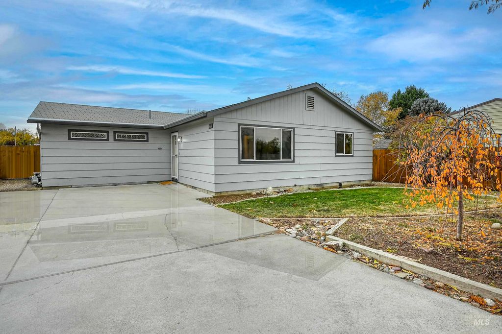Photo of 5681 W Oreana Ct, Boise, ID 83705 (MLS # 98966757)