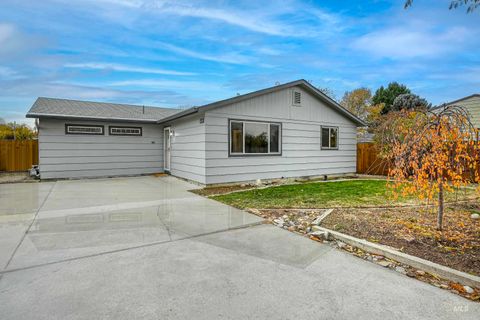 Photo of 5681 W Oreana Ct, Boise, ID 83705 (MLS # 98966757)