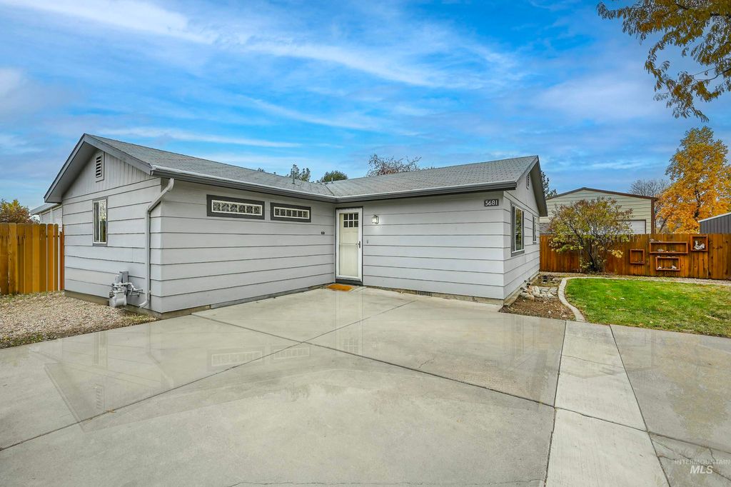 Photo of 5681 W Oreana Ct, Boise, ID 83705 (MLS # 98966757)