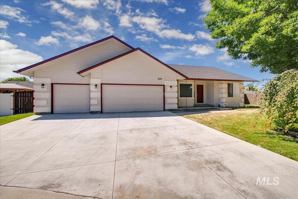 Photo of 2119 W Roberts Ave, Nampa, ID 83651 (MLS # 98984844)