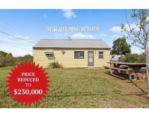 Photo of 1803 Elizabeth Blvd, Twin Falls, ID 83301 (MLS # 98961513)