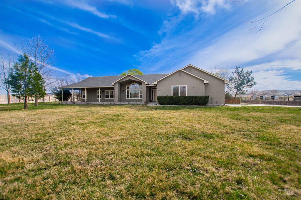 Photo of 13181 Locust Ln, Nampa, ID 83686 (MLS # 98978760)