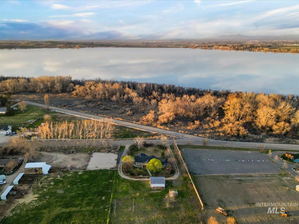 Photo of 13181 Locust Ln, Nampa, ID 83686 (MLS # 98978760)