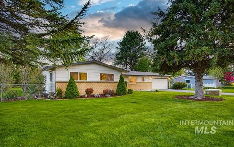 Photo of 9625 W Halstead Dr, Boise, ID 83704 (MLS # 98982432)