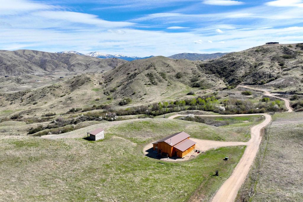 Photo of 2 Brook Ln, Horseshoe Bend, ID 83629 (MLS # 98974958)