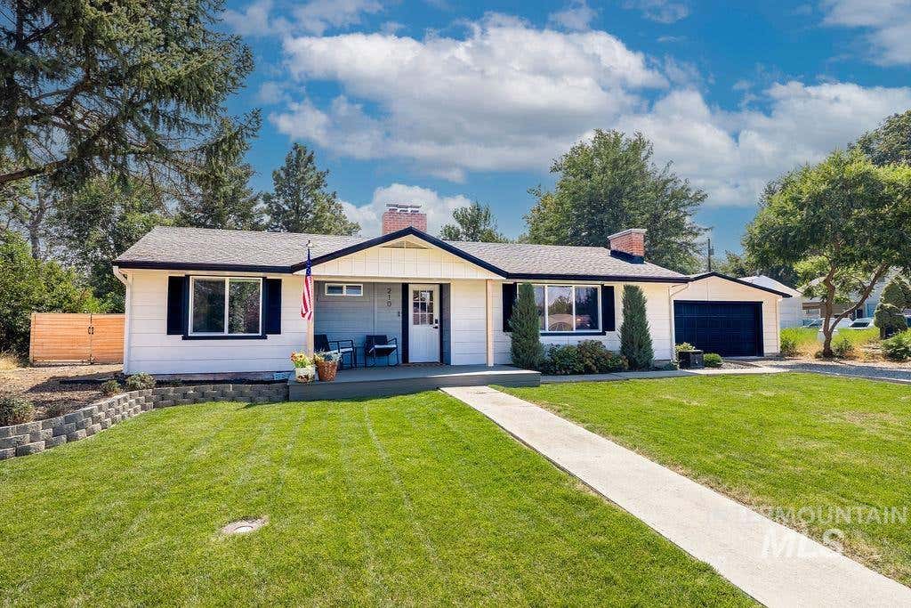 Photo of 210 Marvin Street, Caldwell, ID 83605 (MLS # 98996076)