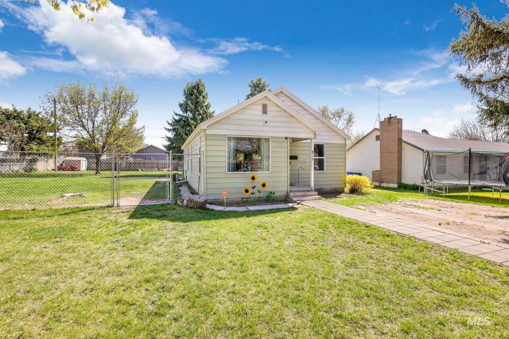 Photo of 521 E Ave D, Jerome, ID 83338 (MLS # 98984845)