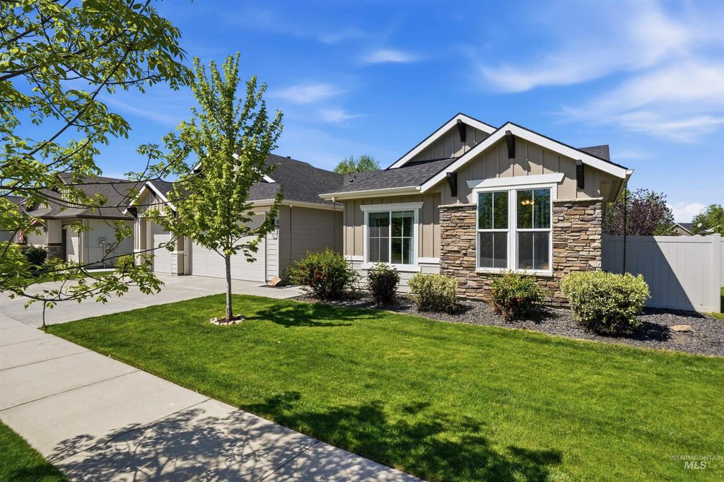 Photo of 891 N Tullshire Way, Eagle, ID 83616 (MLS # 98985084)