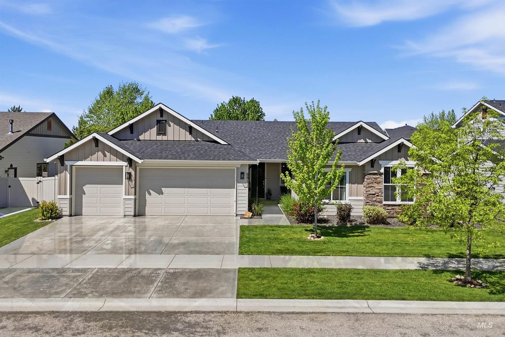 Photo of 891 N Tullshire Way, Eagle, ID 83616 (MLS # 98985084)