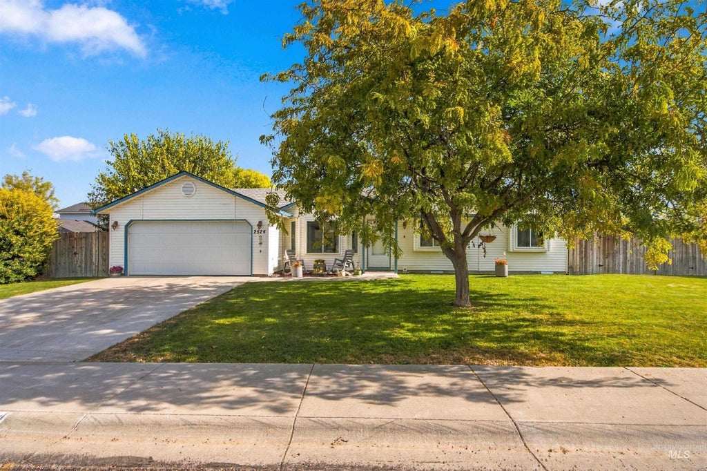 Photo of 2524 Smart Street, Nampa, ID 83686 (MLS # 99004361)