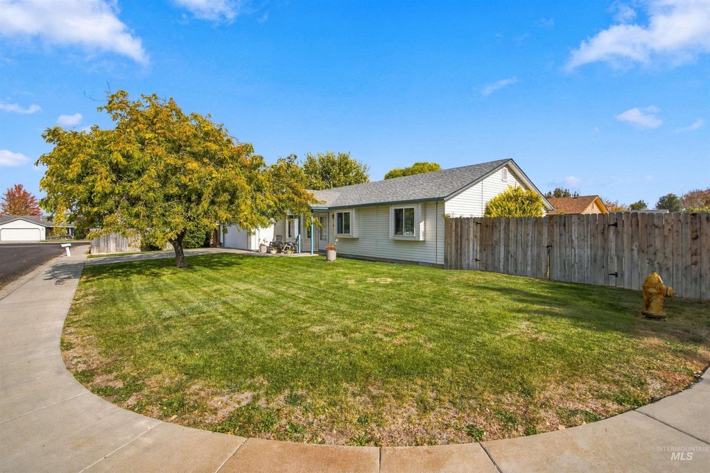 Photo of 2524 Smart Street, Nampa, ID 83686 (MLS # 99004361)