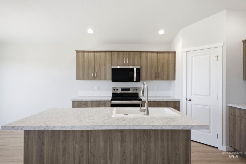 Photo of 212 Benbrook Ave, Caldwell, ID 83605 (MLS # 98994549)