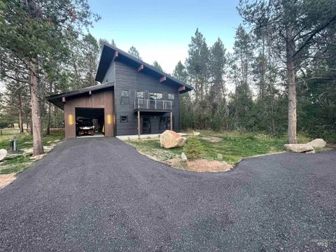 Photo of 12910 Dawn Dr, Donnelly, ID 83615 (MLS # 98979845)