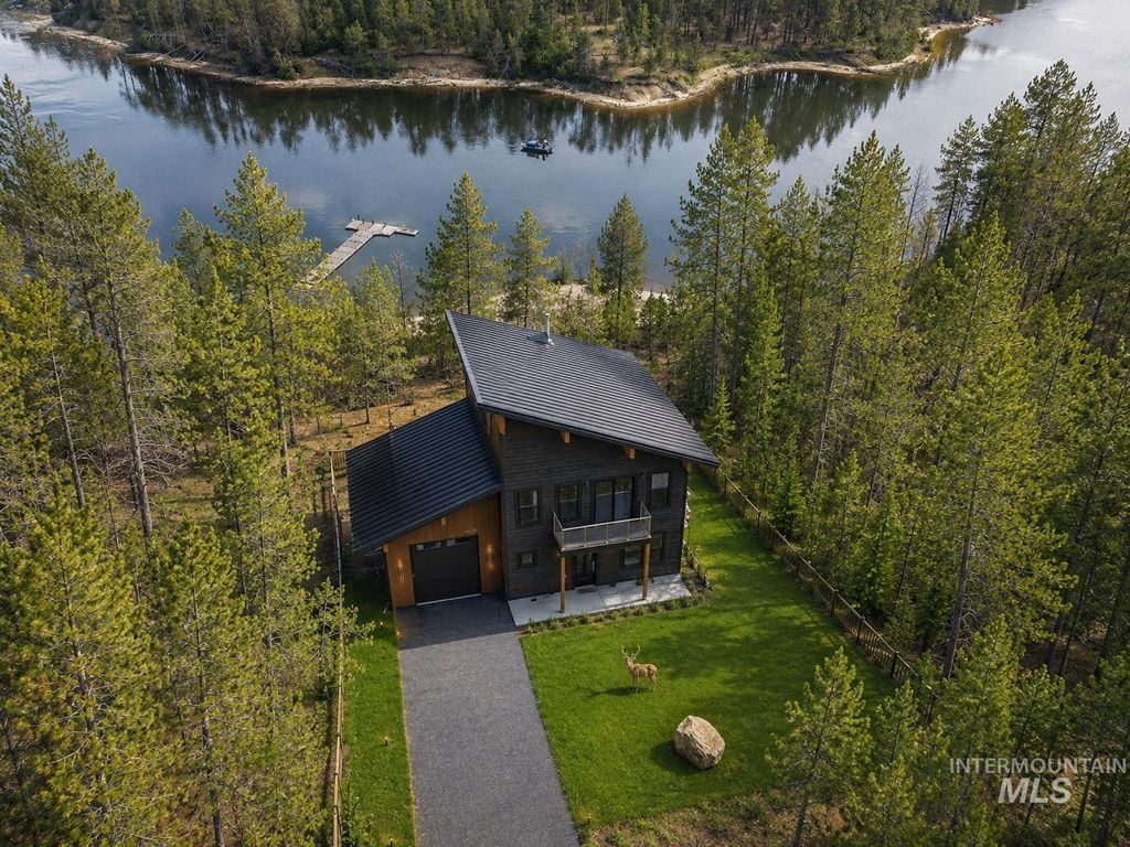 Photo of 12910 Dawn Dr, Donnelly, ID 83615 (MLS # 98979845)