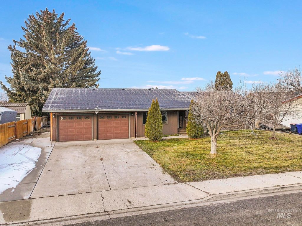 Photo of 745 Newport St, Twin Falls, ID 83301 (MLS # 98973594)