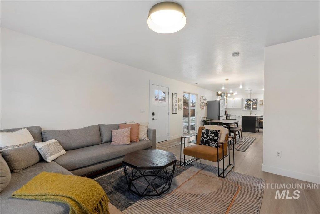 Photo of 2624 S Virginia Ave, Boise, ID 83705 (MLS # 98975419)