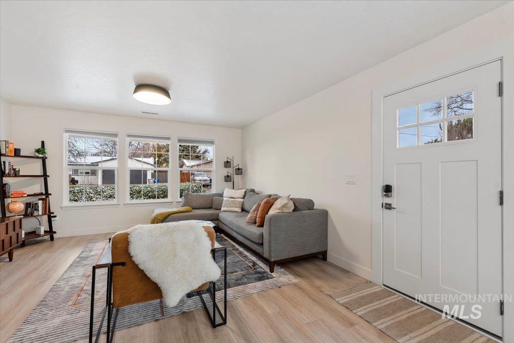 Photo of 2624 S Virginia Ave, Boise, ID 83705 (MLS # 98975419)