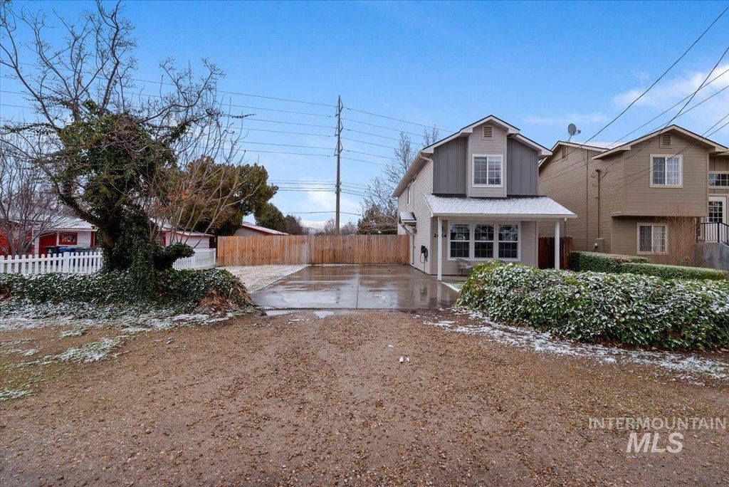 Photo of 2624 S Virginia Ave, Boise, ID 83705 (MLS # 98975419)