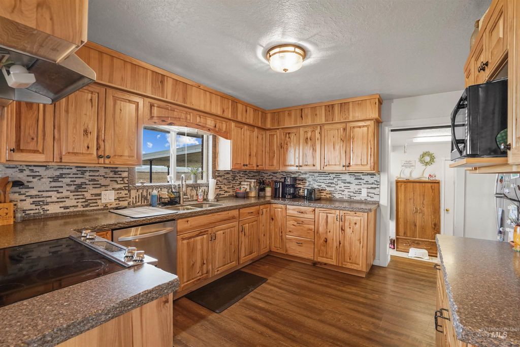 Photo of 91 S 850 W, Paul, ID 83347 (MLS # 98974178)