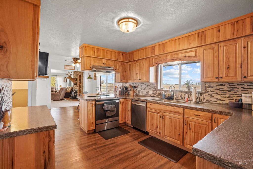Photo of 91 S 850 W, Paul, ID 83347 (MLS # 98974178)