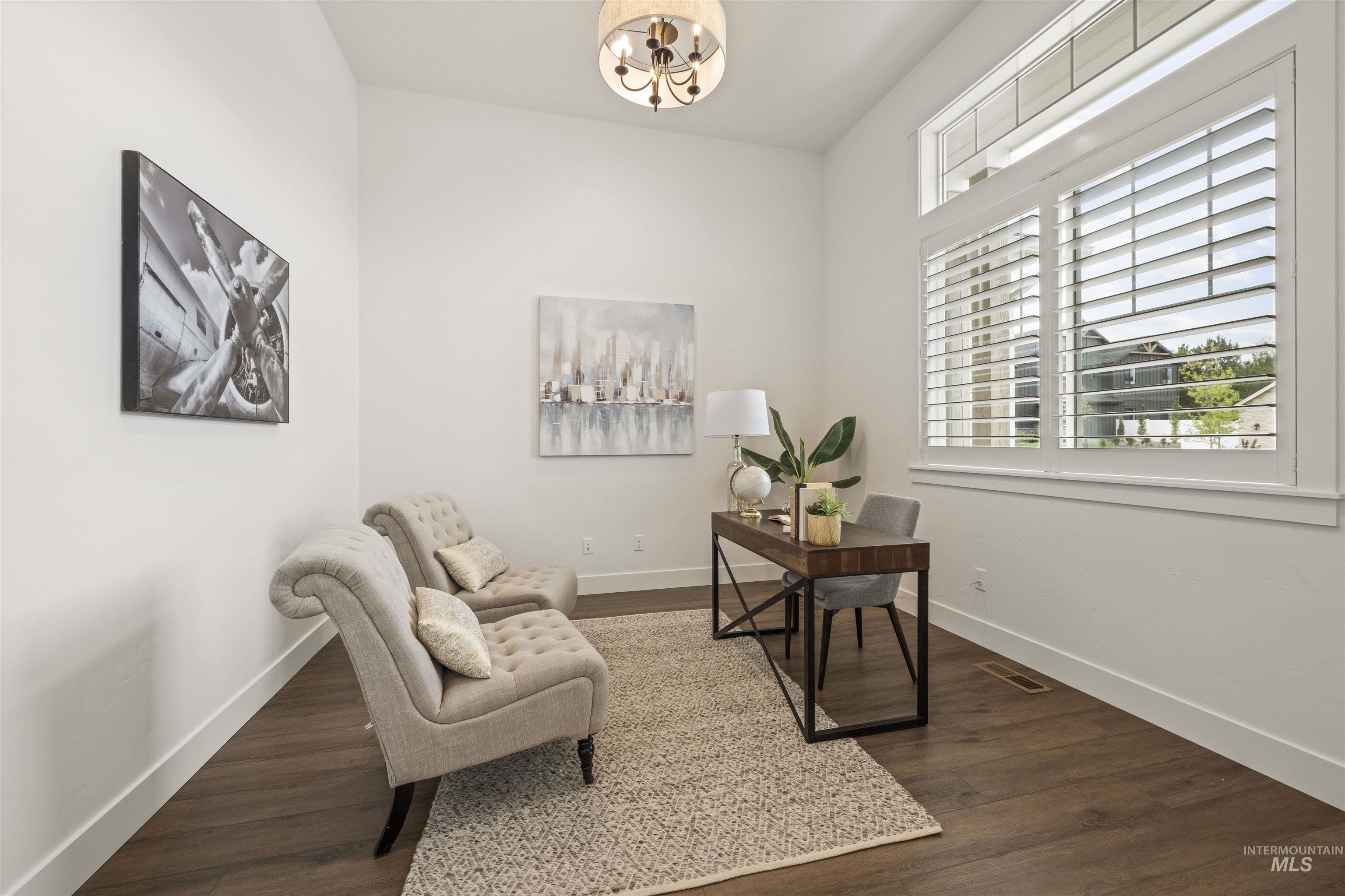 2941 N Staghaven Ave