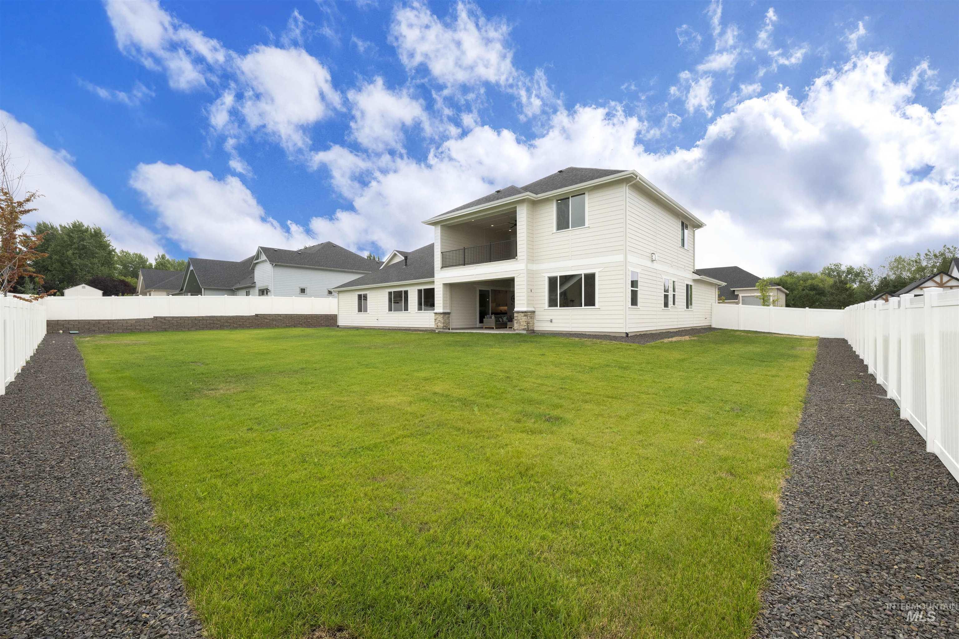 2941 N Staghaven Ave