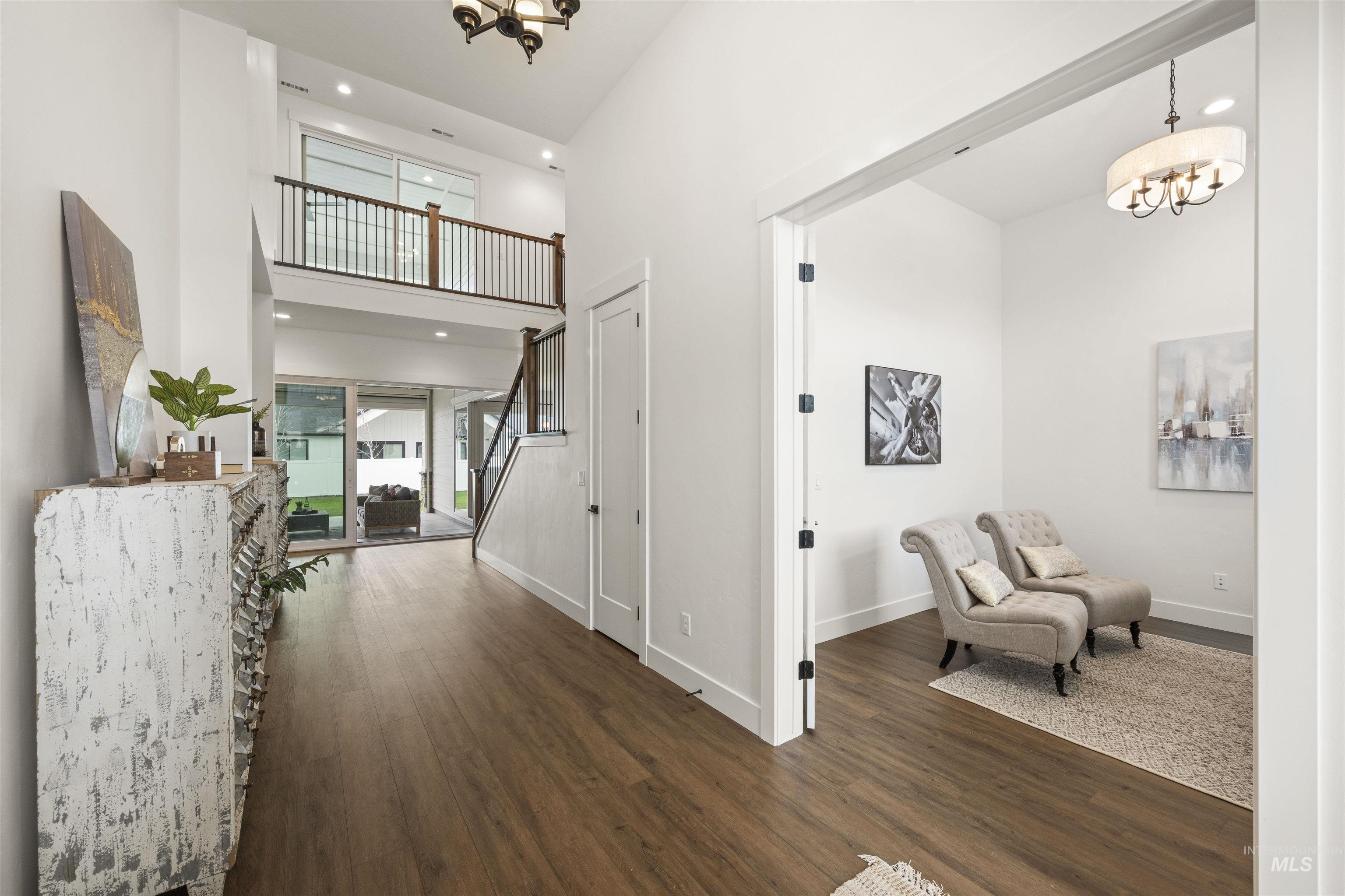 2941 N Staghaven Ave