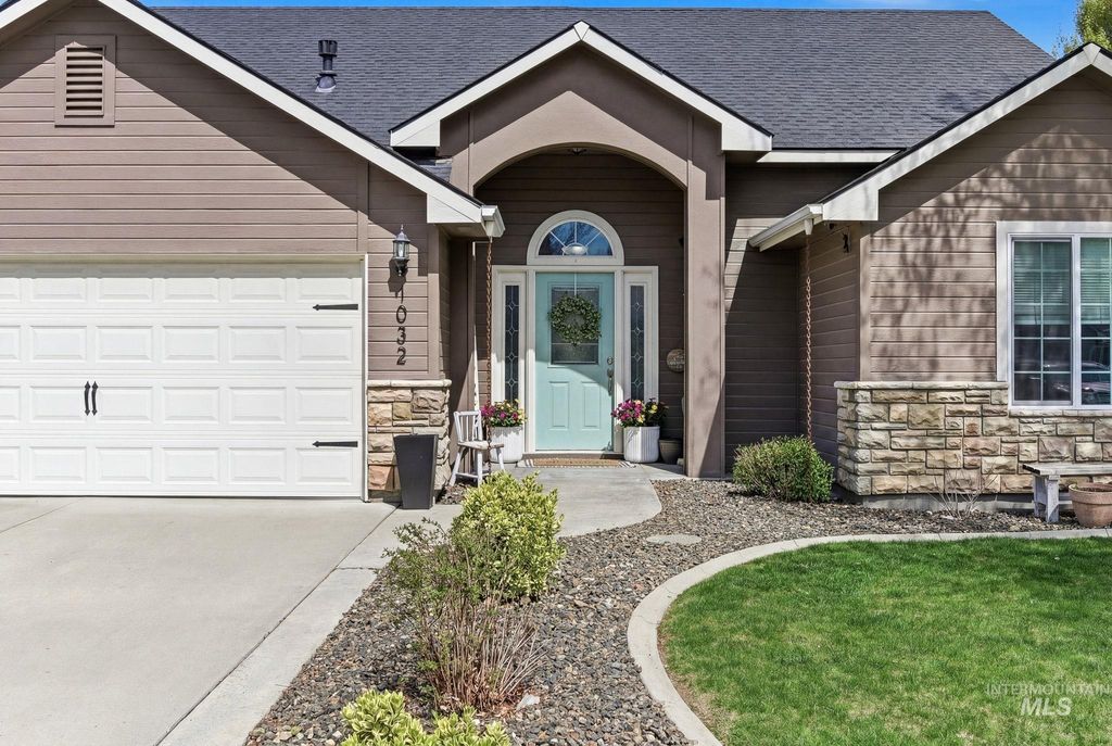 Photo of 1032 W White Sands Dr, Meridian, ID 83646 (MLS # 98981274)