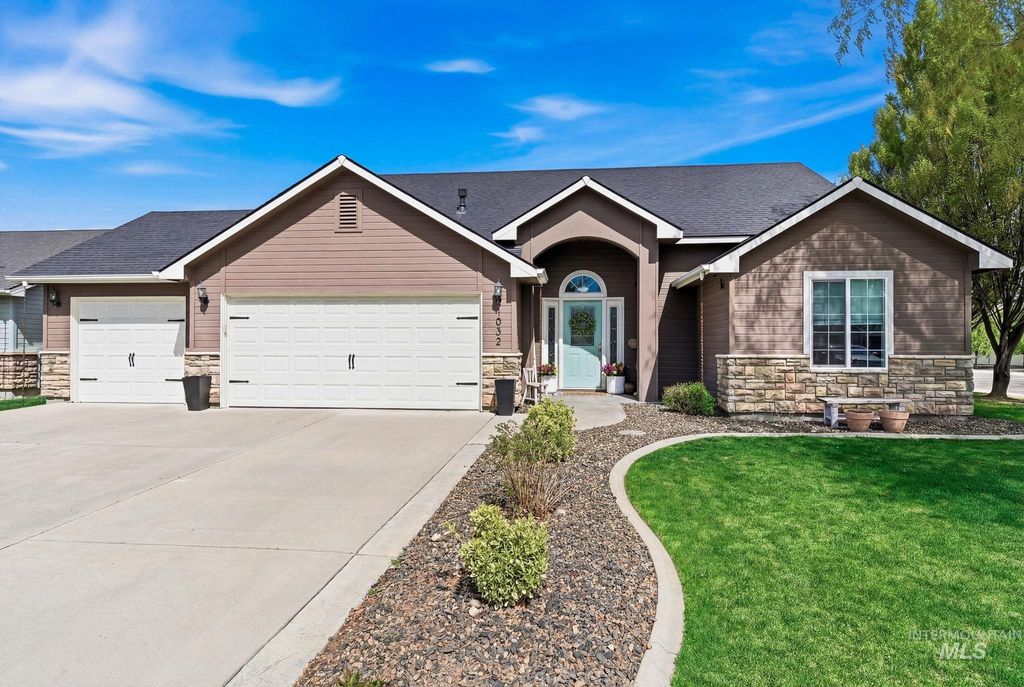 Photo of 1032 W White Sands Dr, Meridian, ID 83646 (MLS # 98981274)